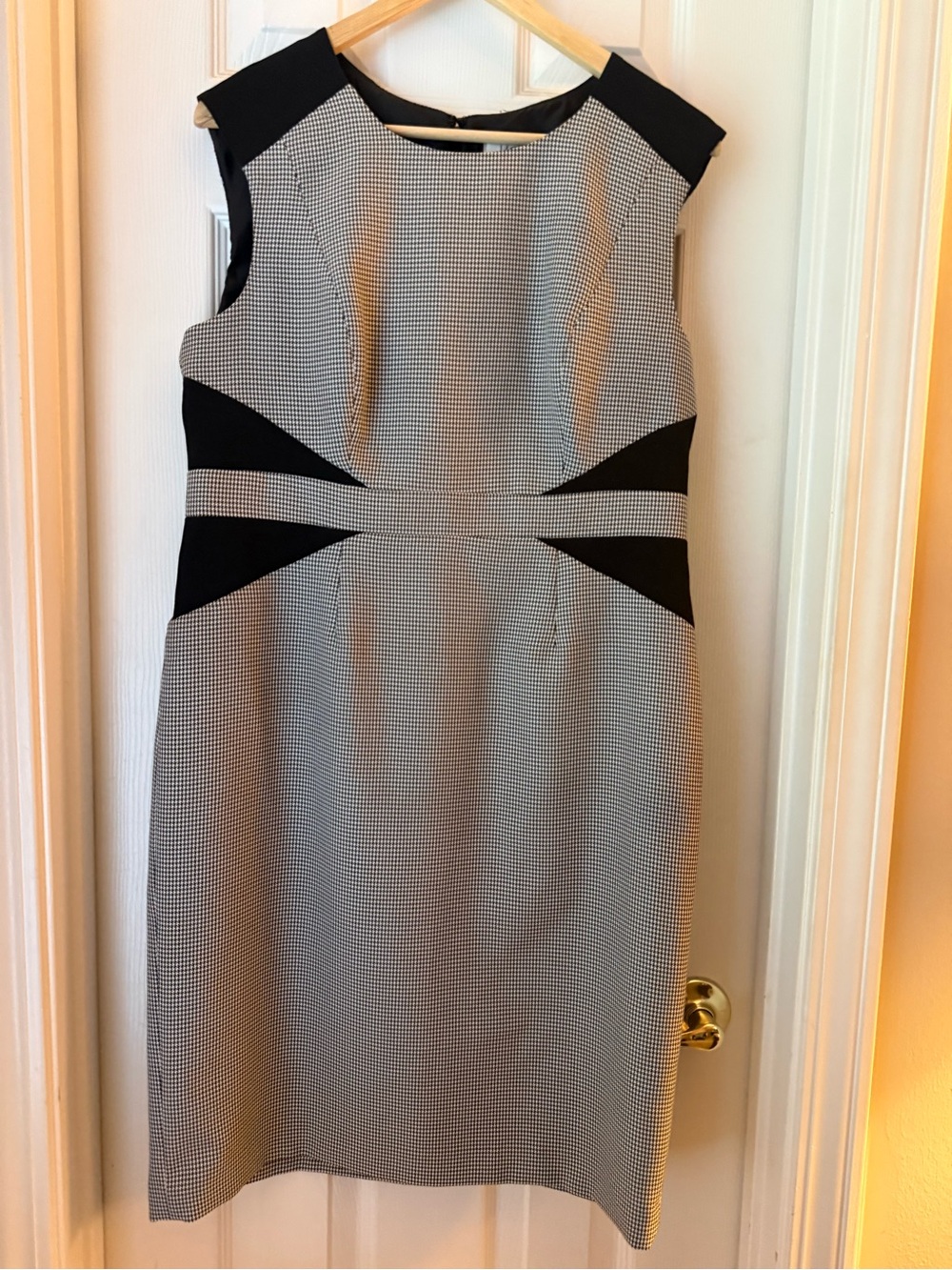 Kasper Black and White Patterned Sheath Dress